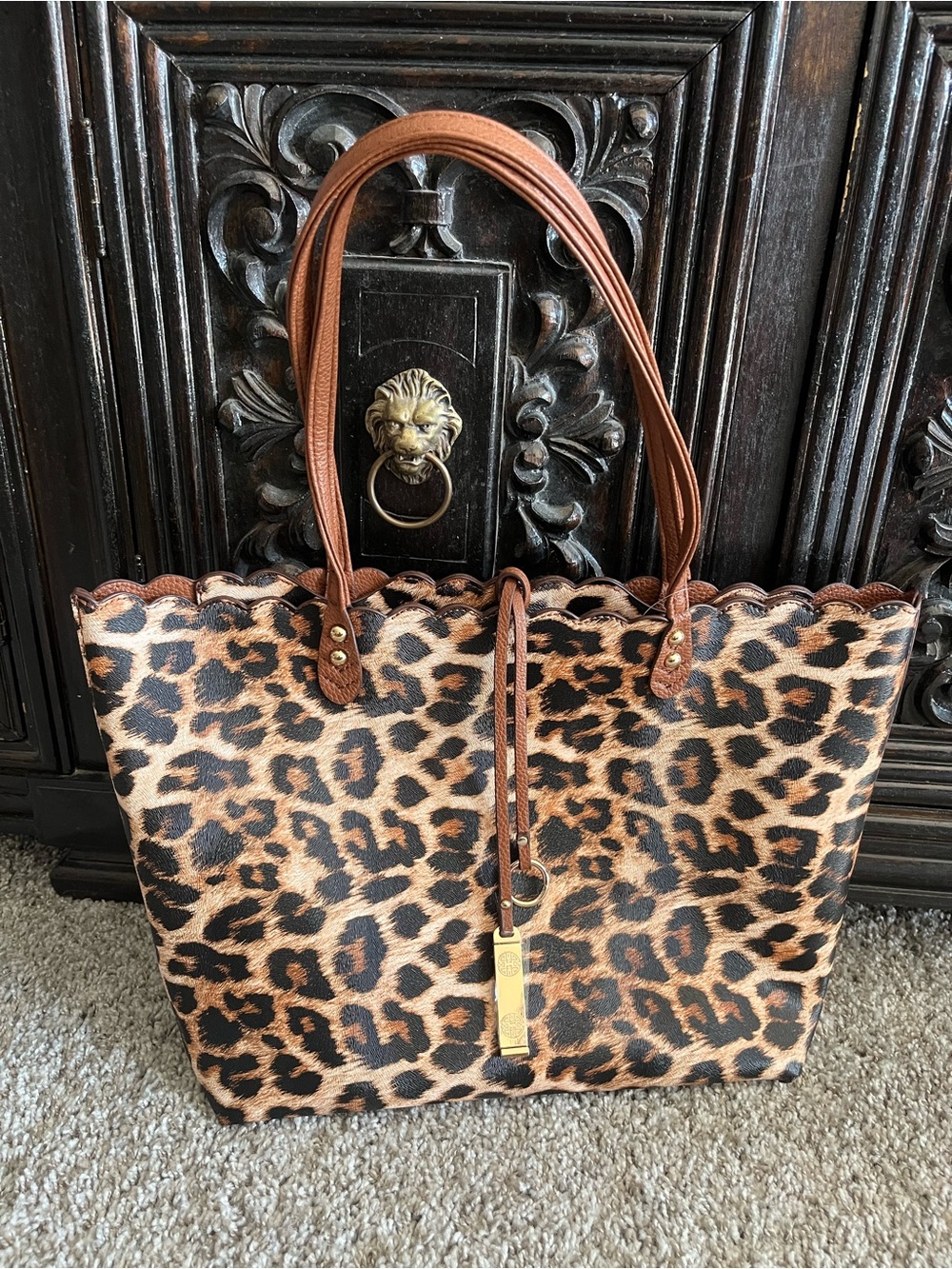 Leopard Print faux leather Tote Bag handbag gold hardware and zipper closure